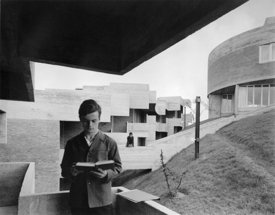 A photograph of the university halls of residence, Collegio del Colle, in Urbino, Italy designed by the architect Giancarlo De Carlo. Photograph by Cesare Colombo.