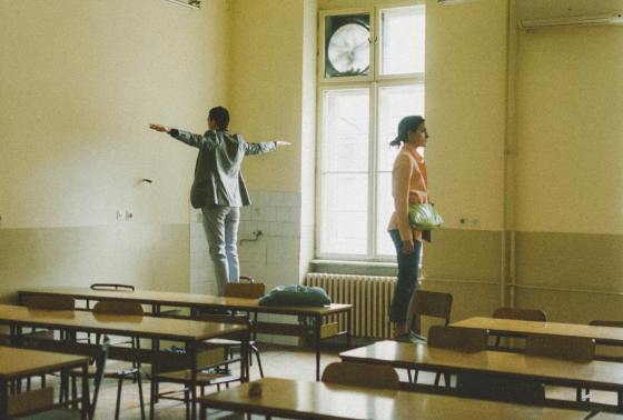 Photograph of two people in a classroom by https://unsplash.com/@ngelah